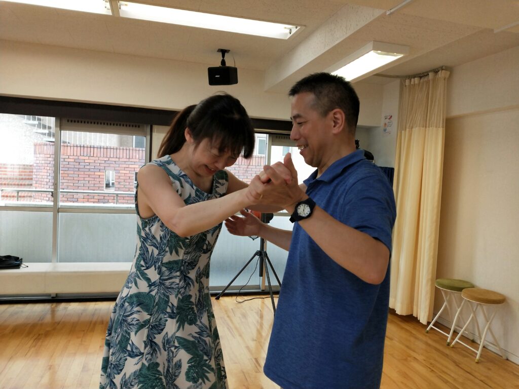 社交ダンスに挑戦するご夫婦