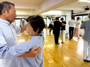 東京の社交ダンススクール・初心者入門クラスの様子